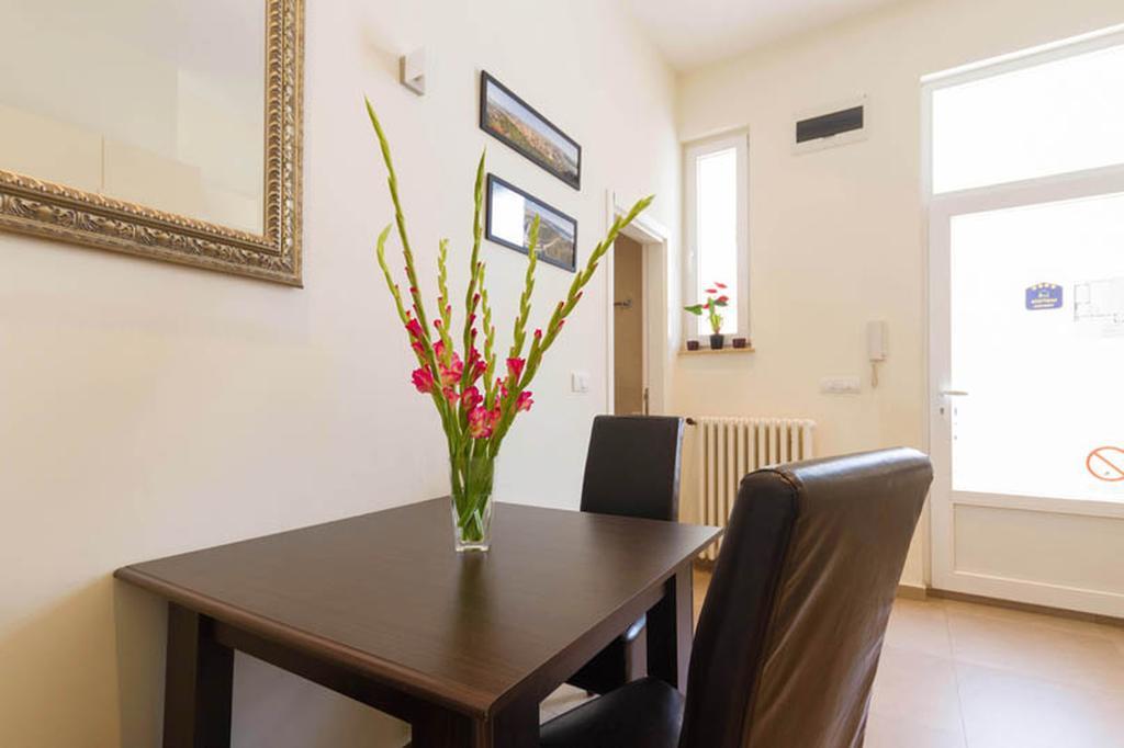 City Break Apartments Chic And Luxury Belgrád Kültér fotó